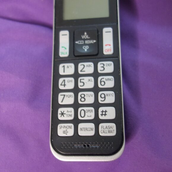 Panasonic Cordless Phone w/ Answering Machine Base & 2nd Cordless Phone w/ Base - Picture 5 of 11